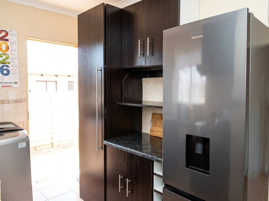 2 Bedroom Property for Sale in Tlhabane West North West